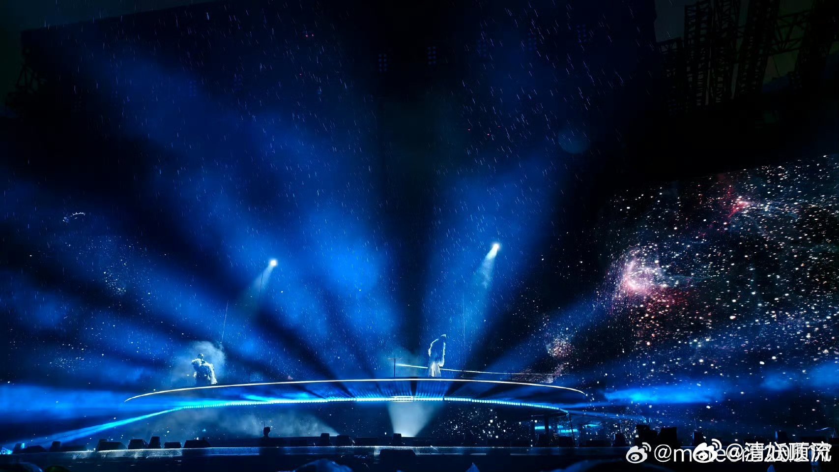 林忆莲演唱会听取妈声一片 看完这场演出，终于明白为什么她能在乐坛一直保持这么高的