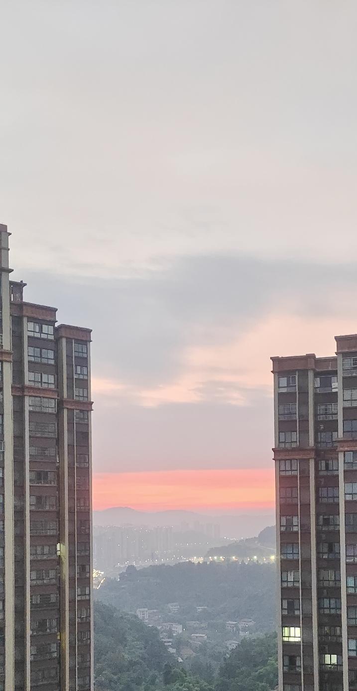 用一张图证明天空很美是夕阳还是朝霞呢？