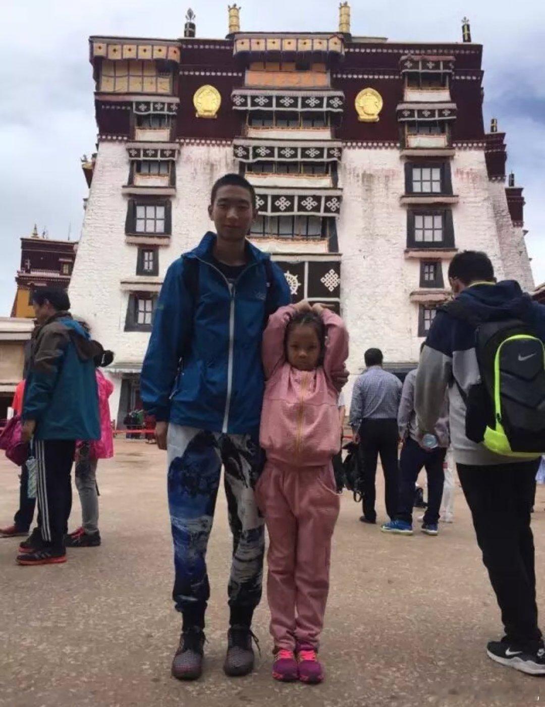 妹妹还在盼吉隆口岸的哥哥回家 ​​​