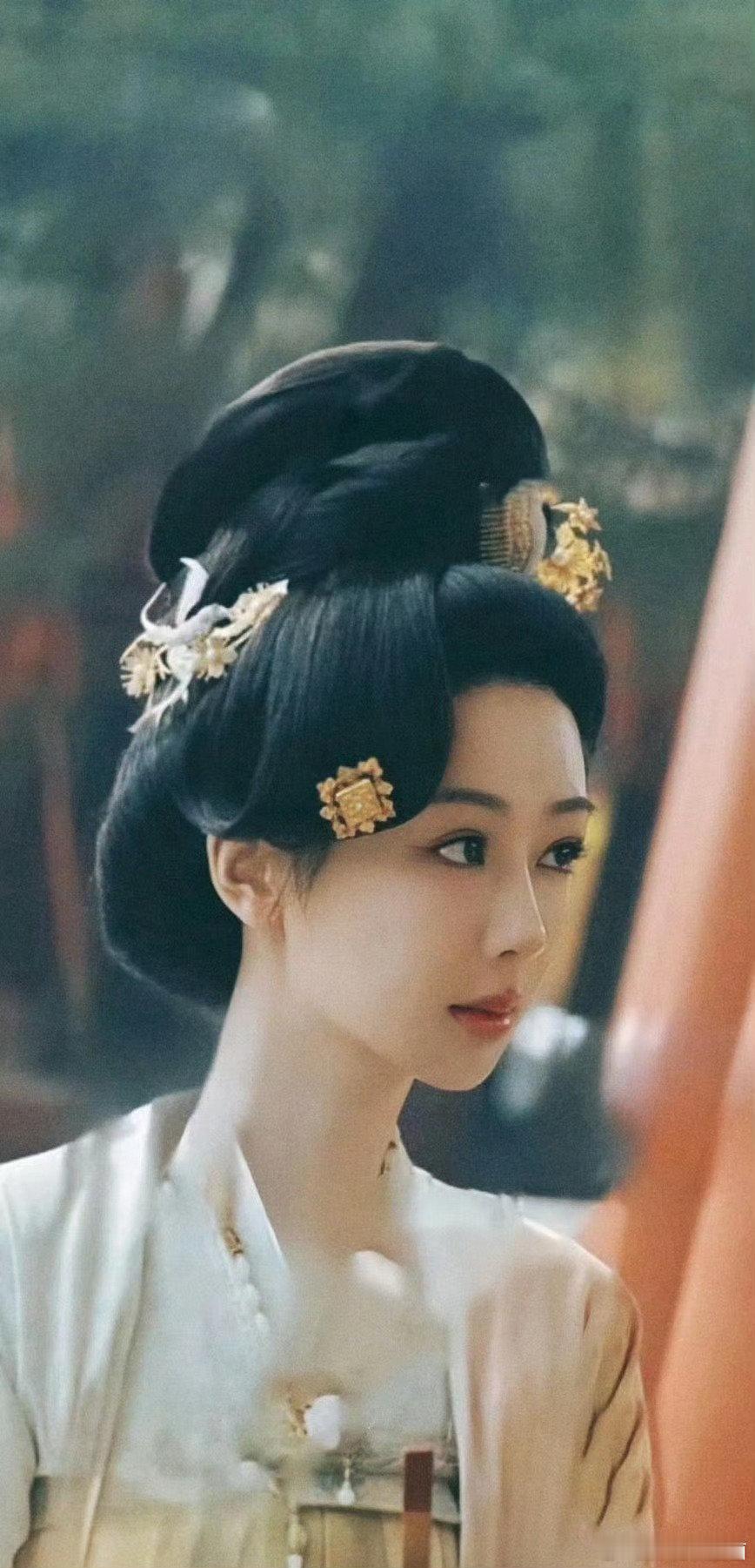 #杨紫唐妆路透##杨紫国色芳华侧颜路透# 富贵清冷美人[舔屏] ​​​