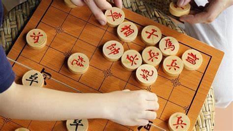 中国象棋里为什么要设置“马脚”呢？
“马”实在是太灵活了，如果不绊马脚，马可能就