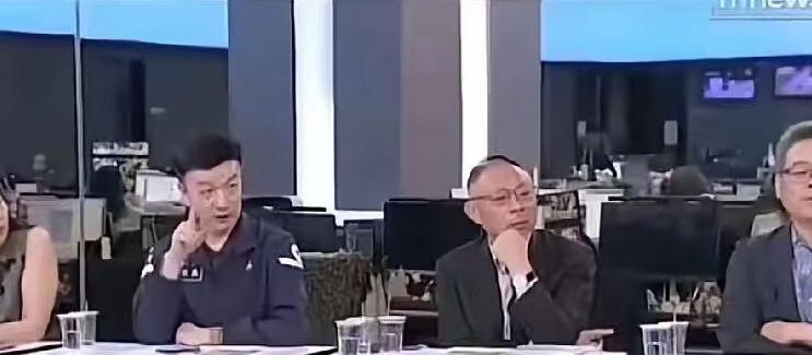 近日，于北辰和陆配李贞秀同台参加政论节目，因意见相左，又说不过李贞秀，竟然对李贞