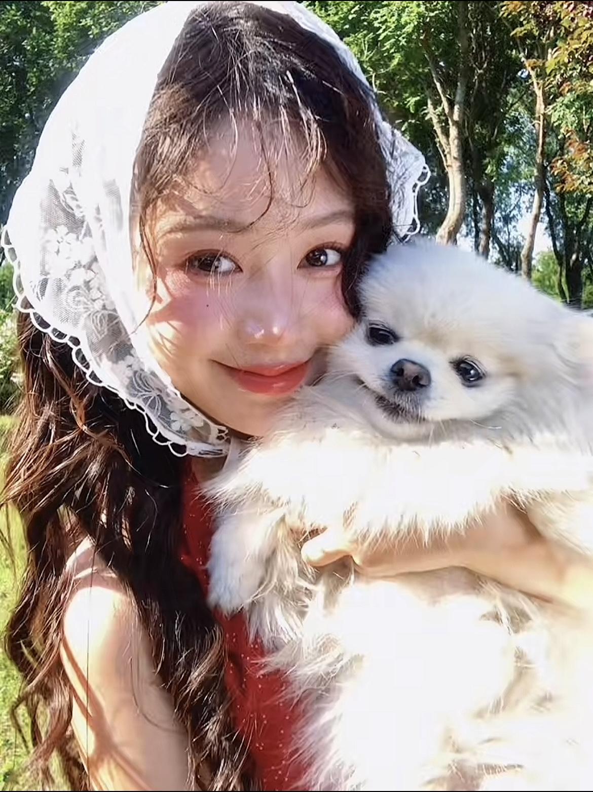 狗狗是美女的好朋友！