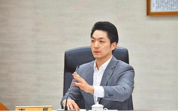 台北市长蒋万安最近撂了句狠话，说要是大陆军机继续在台海绕飞演习，他就要停掉办了十