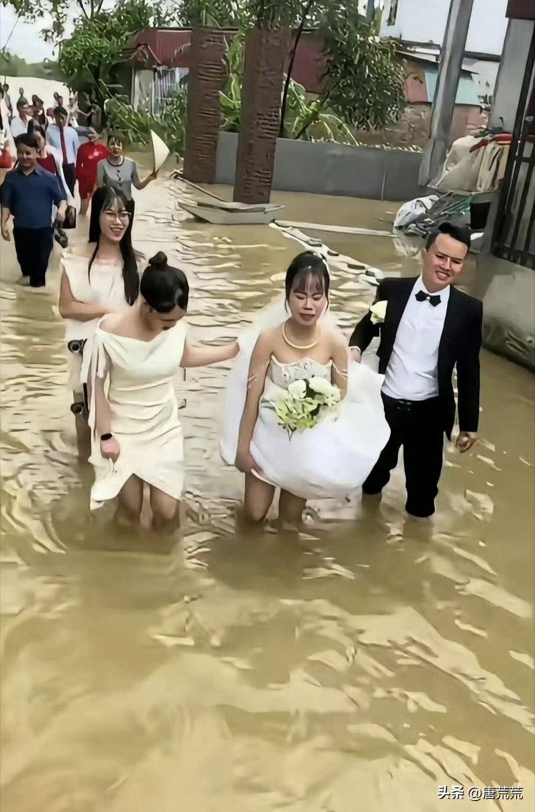 定好的大喜日子不能说改就改，就是水淹到脖子婚礼也要如期进行