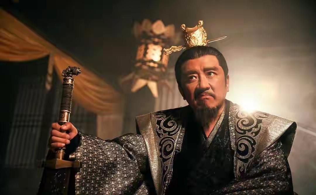 他是唐末第一枭雄。黄巢没打下来的城池，他打下来了。唐昭宗不想死，他说死就死了。然