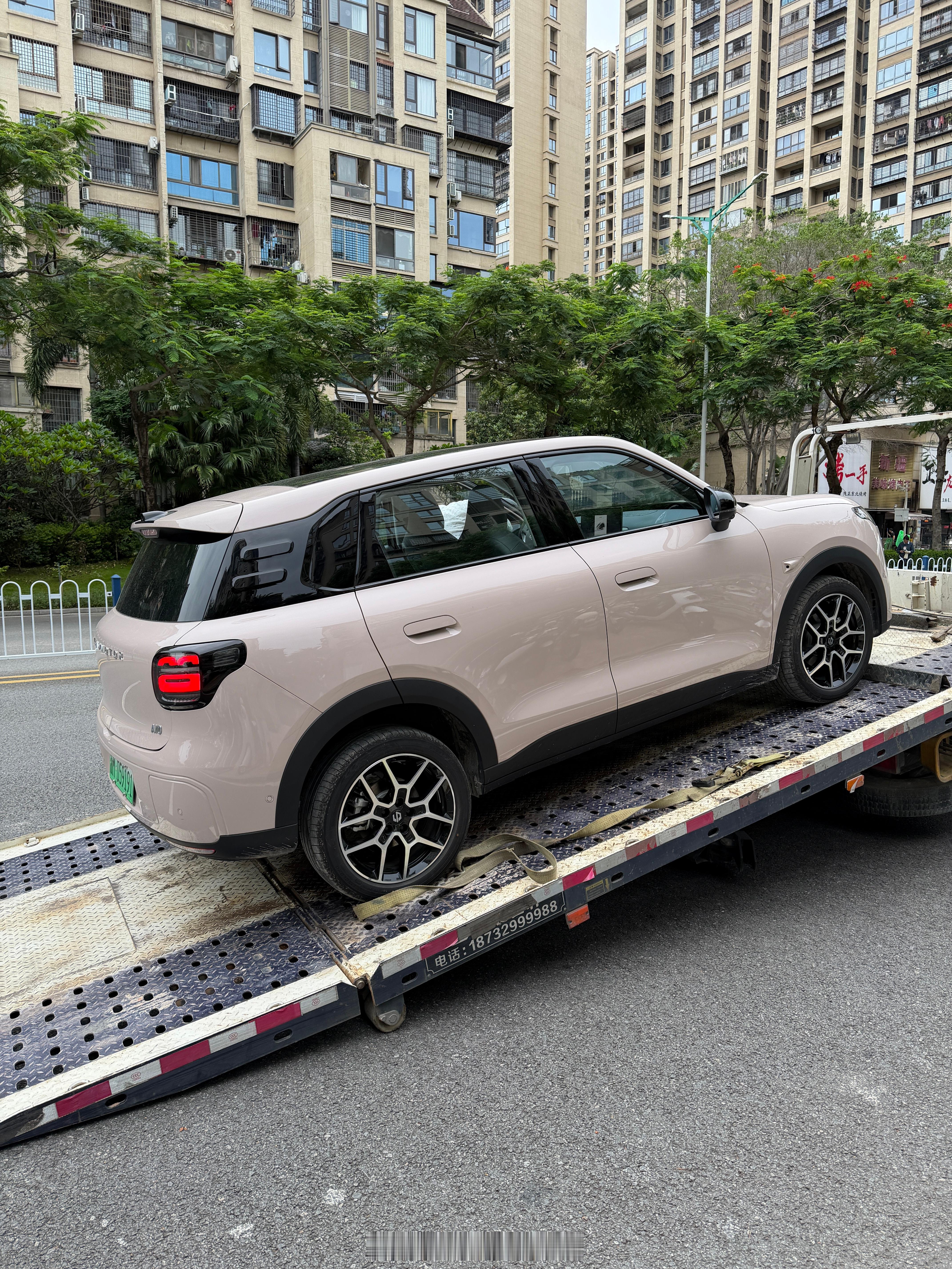 玩两天这台小车！这个尾灯太有标识性了！零跑A10