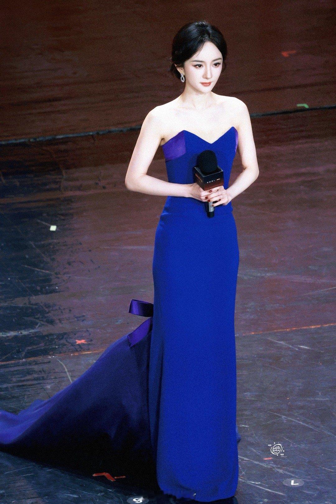 杨幂[爱慕][锦鲤附体][锦鲤附体][舔屏][舔屏][色][色][色][色][色