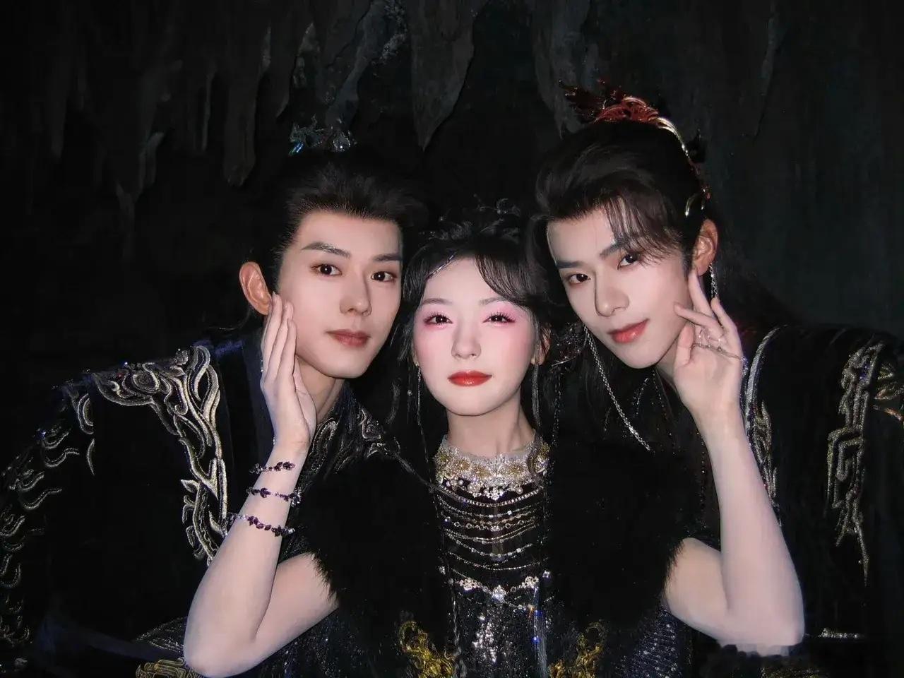 短剧版《香蜜沉沉烬如霜》上线，开播就被狂喷，开播前超133万的预约量，足以见得大