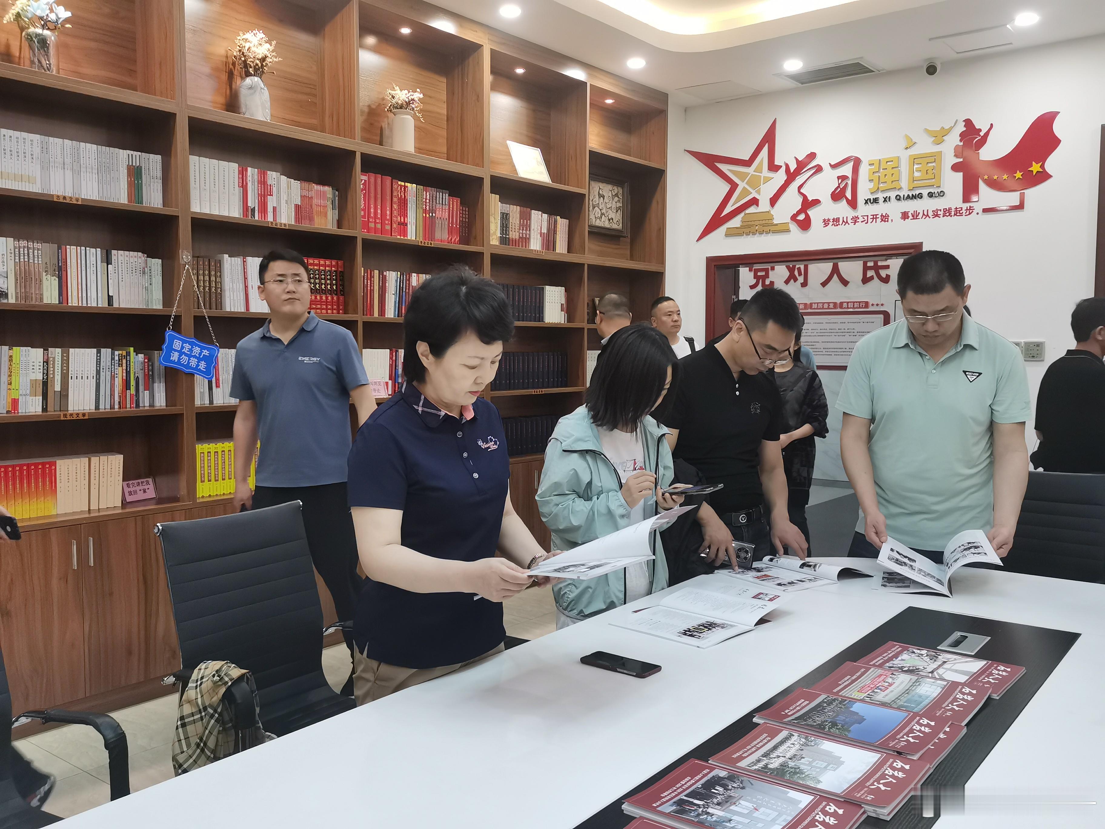 昨天，有幸去深圳市宝安区石岩街道人大代表之家#调研#，感觉受益匪浅。一直以来，石