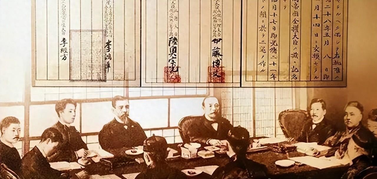 1871年夏天，天津。直隶总督李鸿章和日本大藏卿伊达宗城在山西会馆的谈判桌上，为