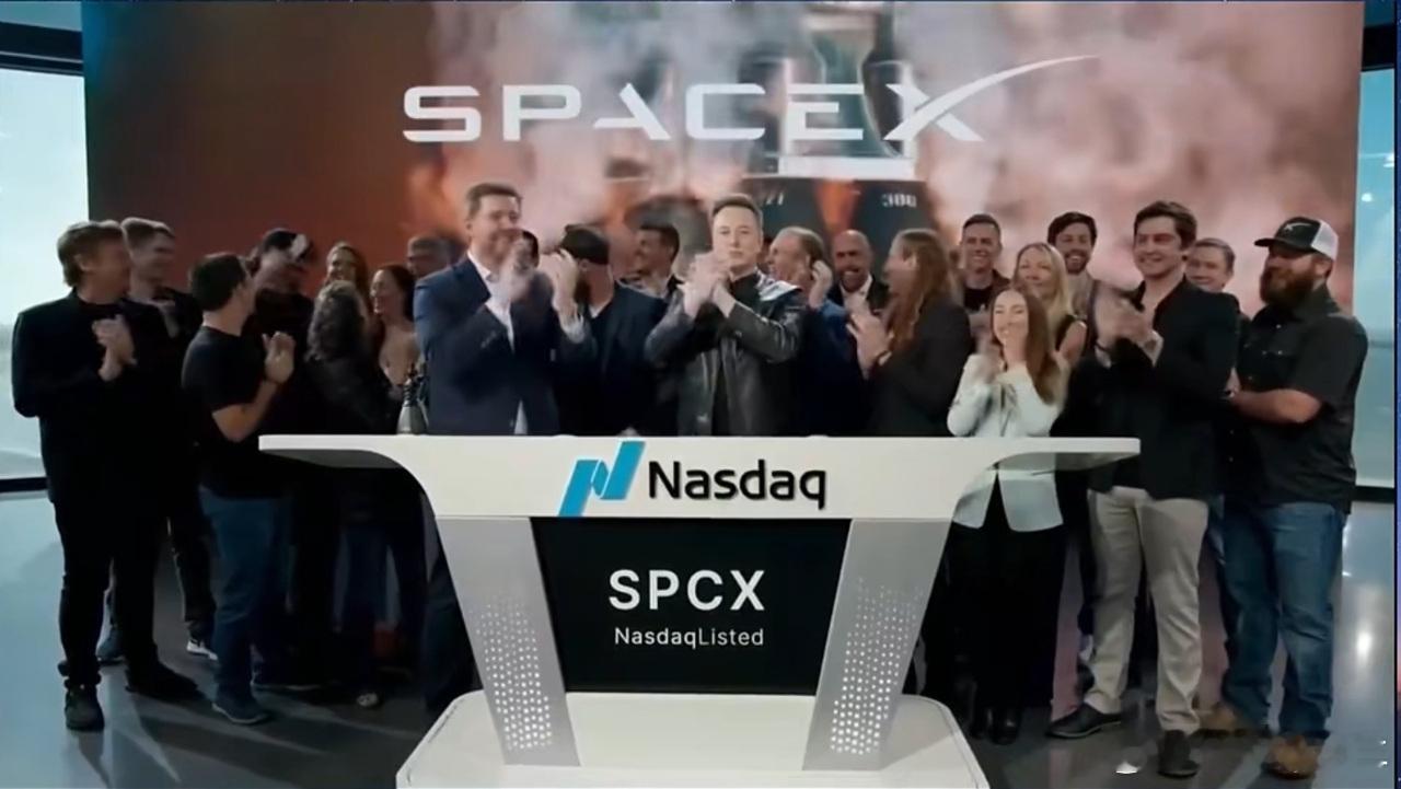 开盘即暴涨29%。北京时间今晚，SpaceX正式登陆纳斯达克，发行价135美元，