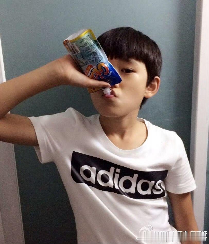 宋亚轩无论什么时期都好诡异哈哈哈哈 