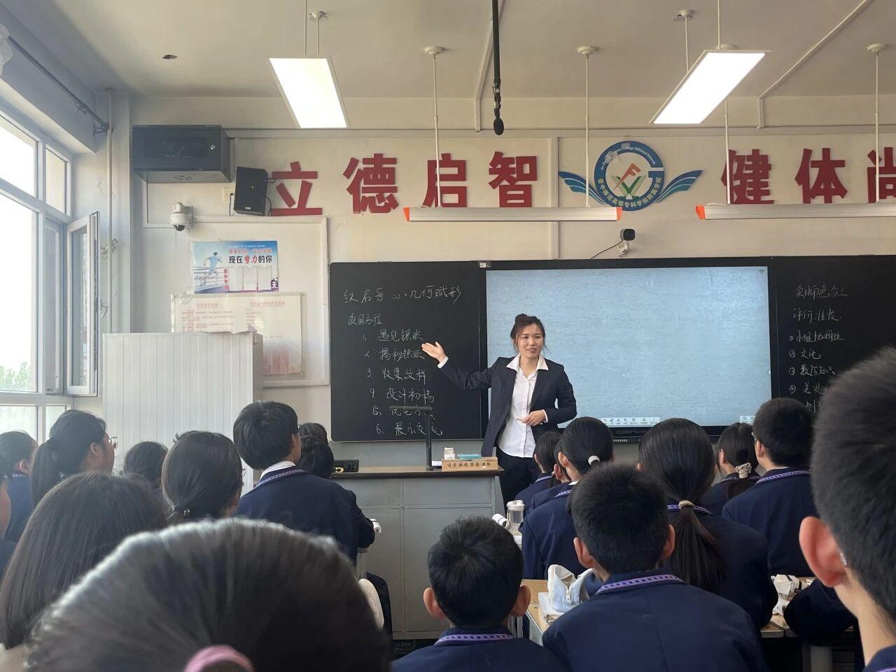 贾慧婷，她是榆次二中优秀毕业生，她是师专附校初中教学精英
同时，她是两个宝宝的妈