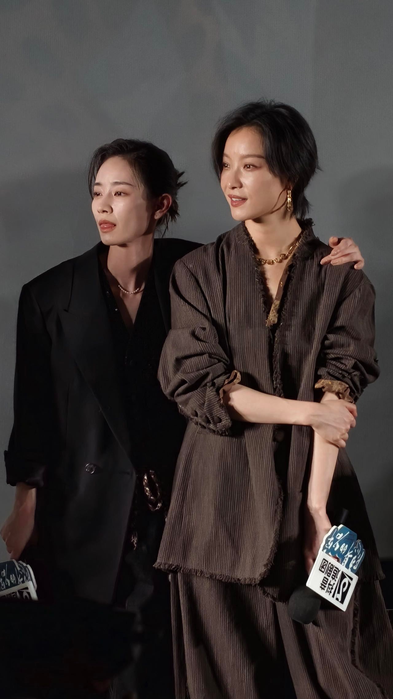 刘雅瑟倪妮别扭不到半集就甜了刘雅瑟与倪妮的对手戏太好嗑，嘴硬心软的碰撞里藏着满满