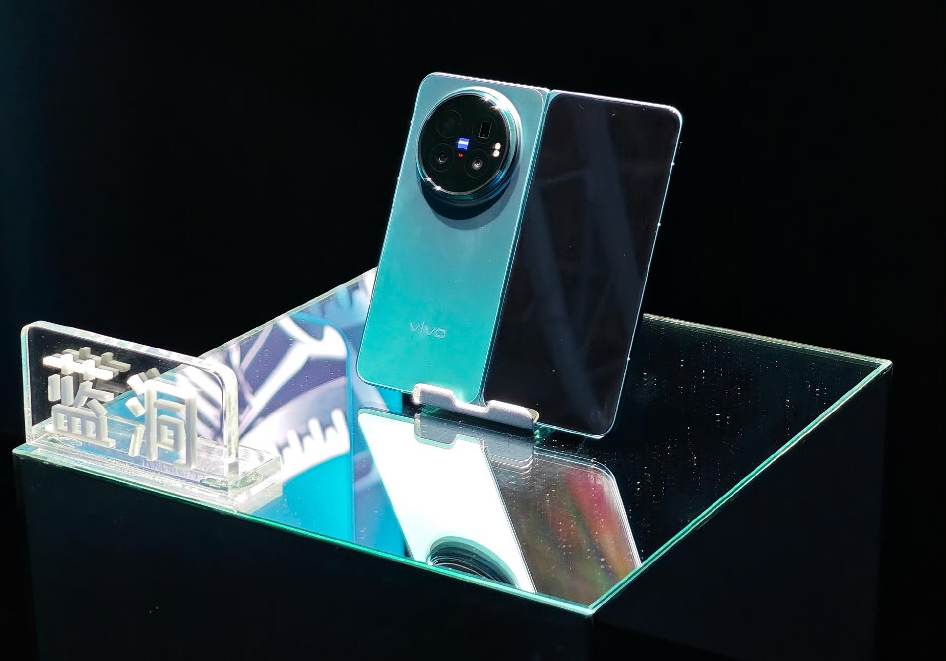 你不得不说 vivoxfold6长得是真好看啊！ 