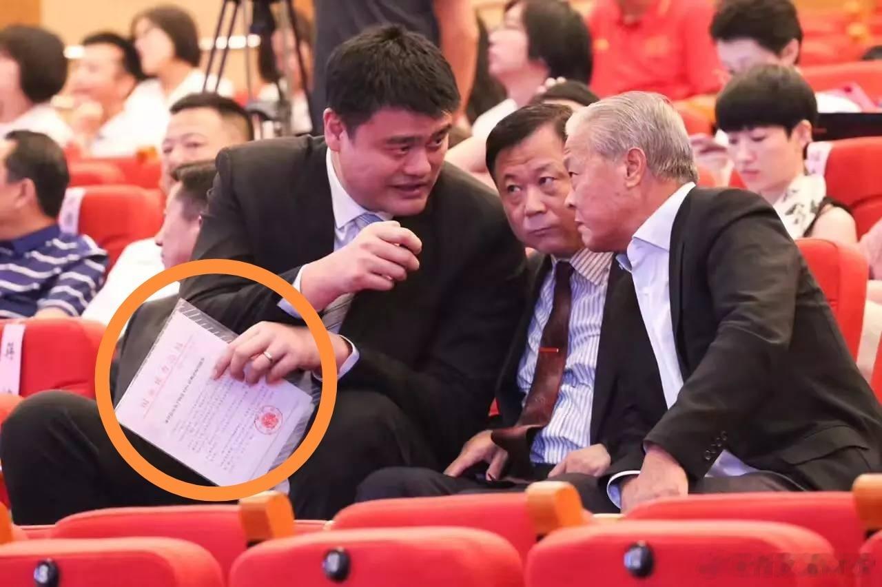 中国篮协关于未来如何统筹CBA和NBL的改革思路还在探讨中，目前一切尚无定论。据
