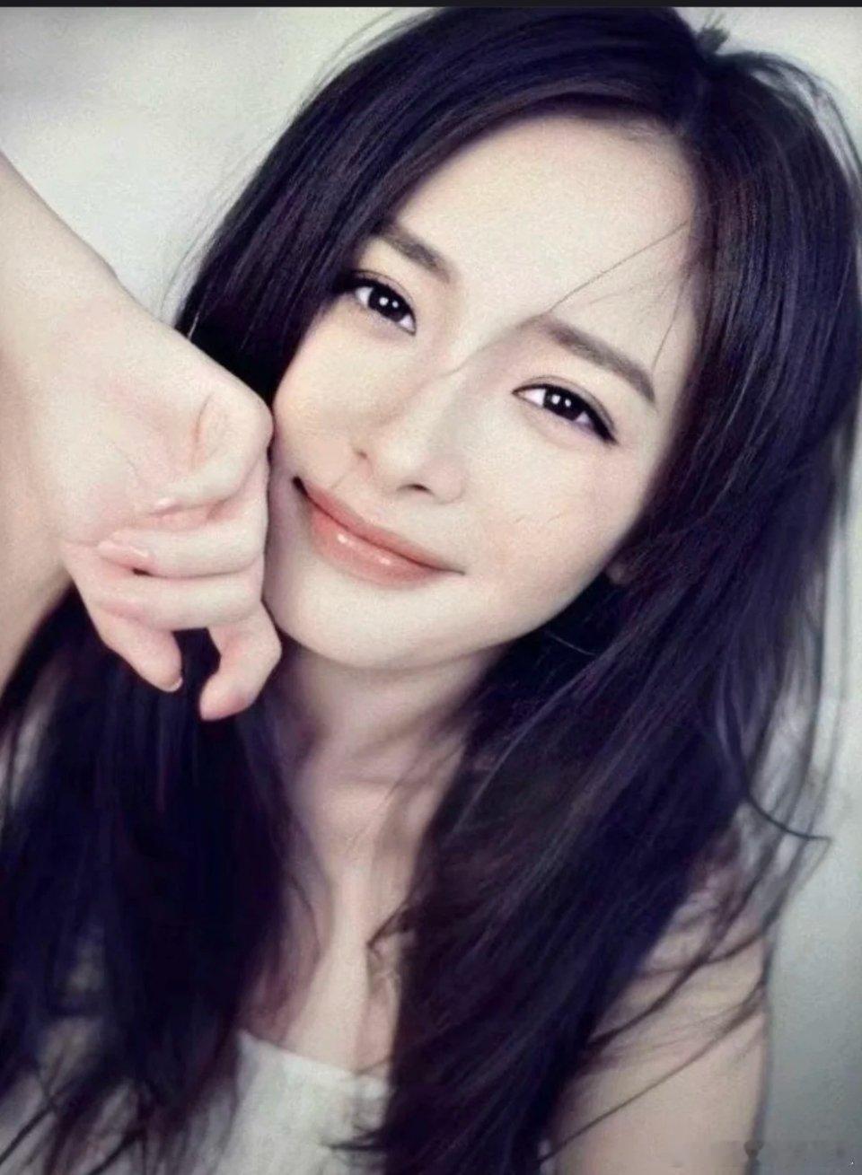 早些年杨幂爆🔥的时候，其风头真的无人能及 ​​​