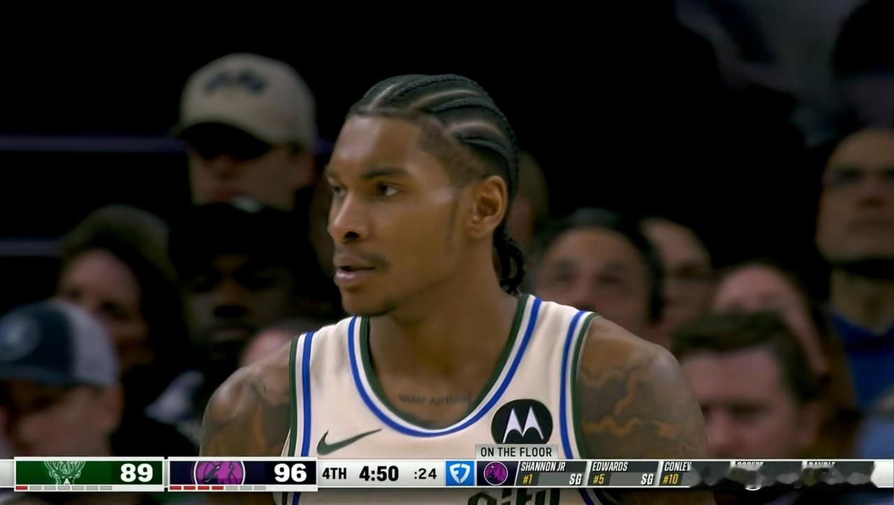 雄鹿大将小凯文-波特真是太敢失误了！在今天雄鹿客场以100：103惜败于森林狼的