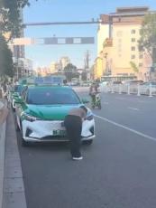 “信息泄露这么快？”陕西汉中，一男子坐火车回家，在火车站外看见几辆出租车不对劲，