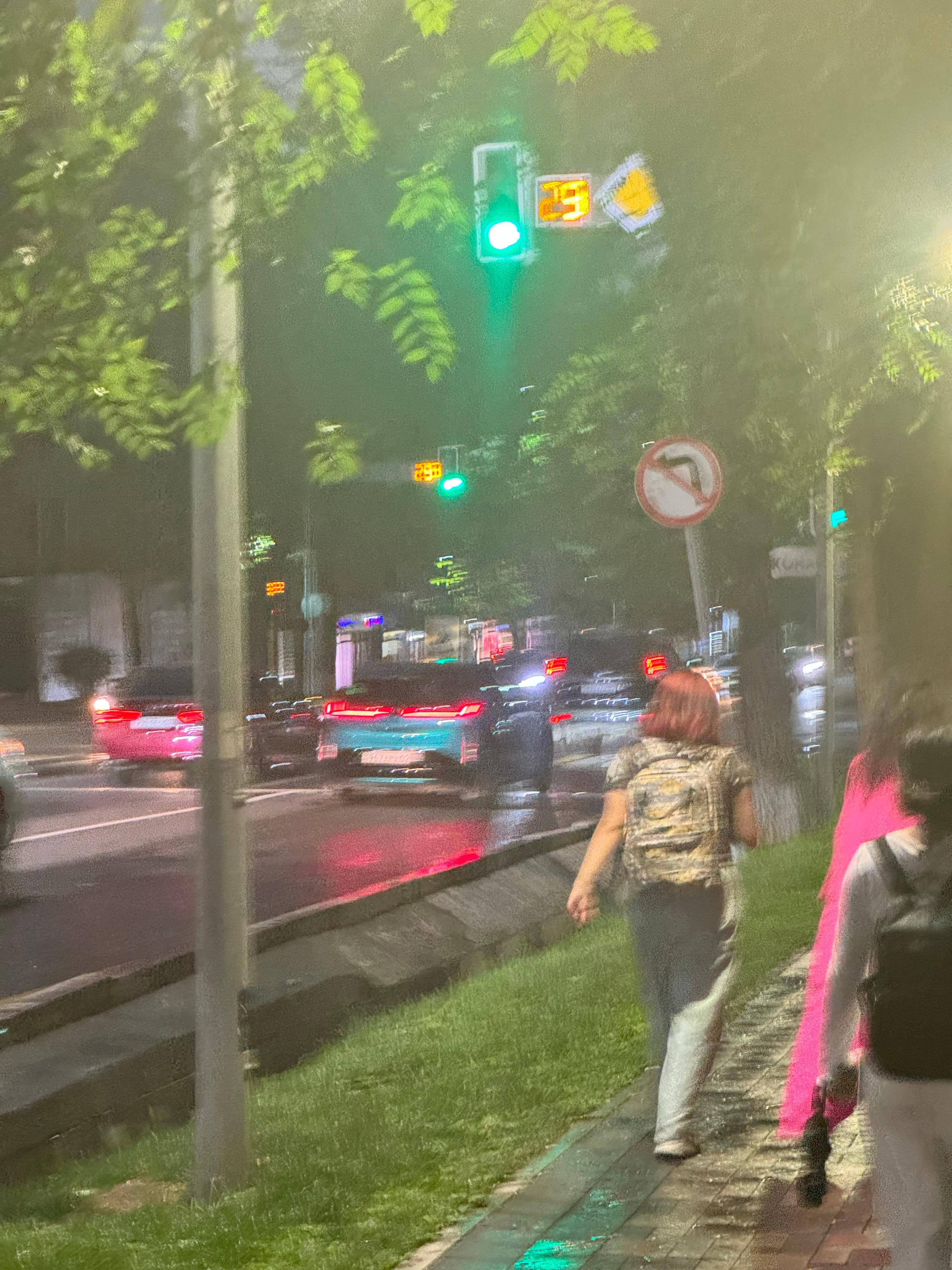 离别的时候，犟的不行的师傅，观念终于转变了。也不知道是不是在阿拉木图几日，满街的