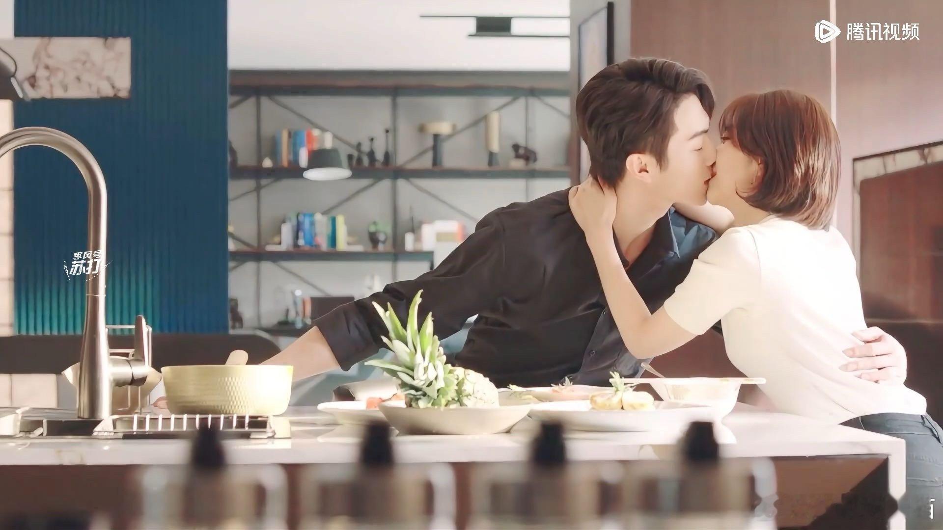 #吻了多少次才能认出口红色号#谁知道亲了多少回肯定嘴都亲麻了，咱就是说真的很无语