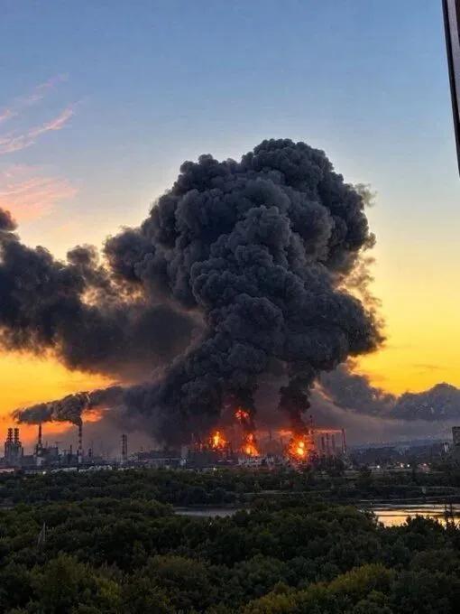 莫斯科遭到大规模袭击！市长索比亚宁亲口承认，这是该市经历过的最大规模无人机袭击。
