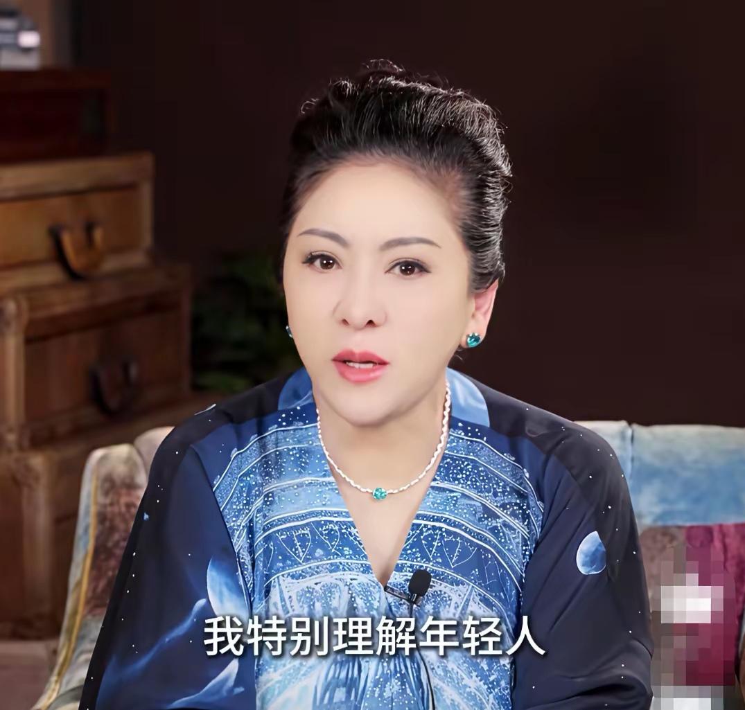 向太说她懂年轻人为啥要断亲，这话真说到人心坎里了。
 
她自己就和妈妈疏离了。不