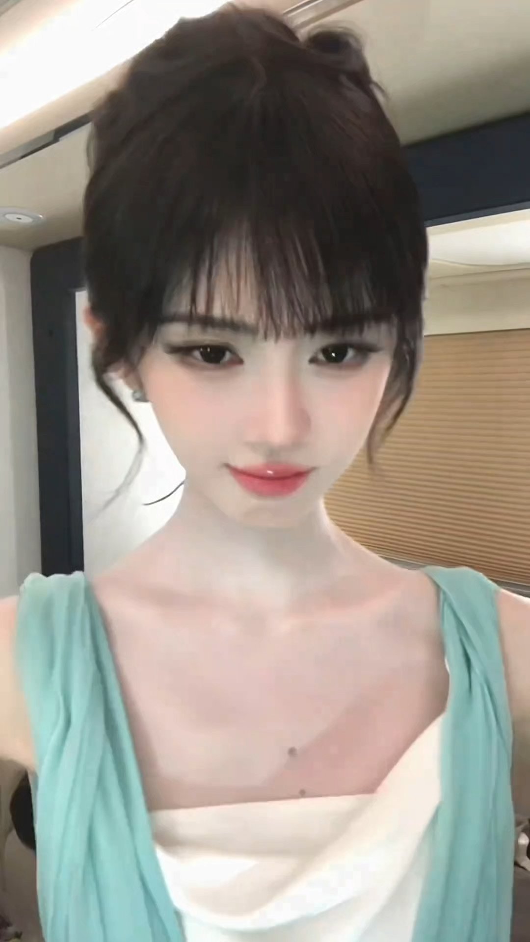 鞠婧祎锁骨窝能装下珍珠项链婧祎也是非常美丽好吧 ​​​