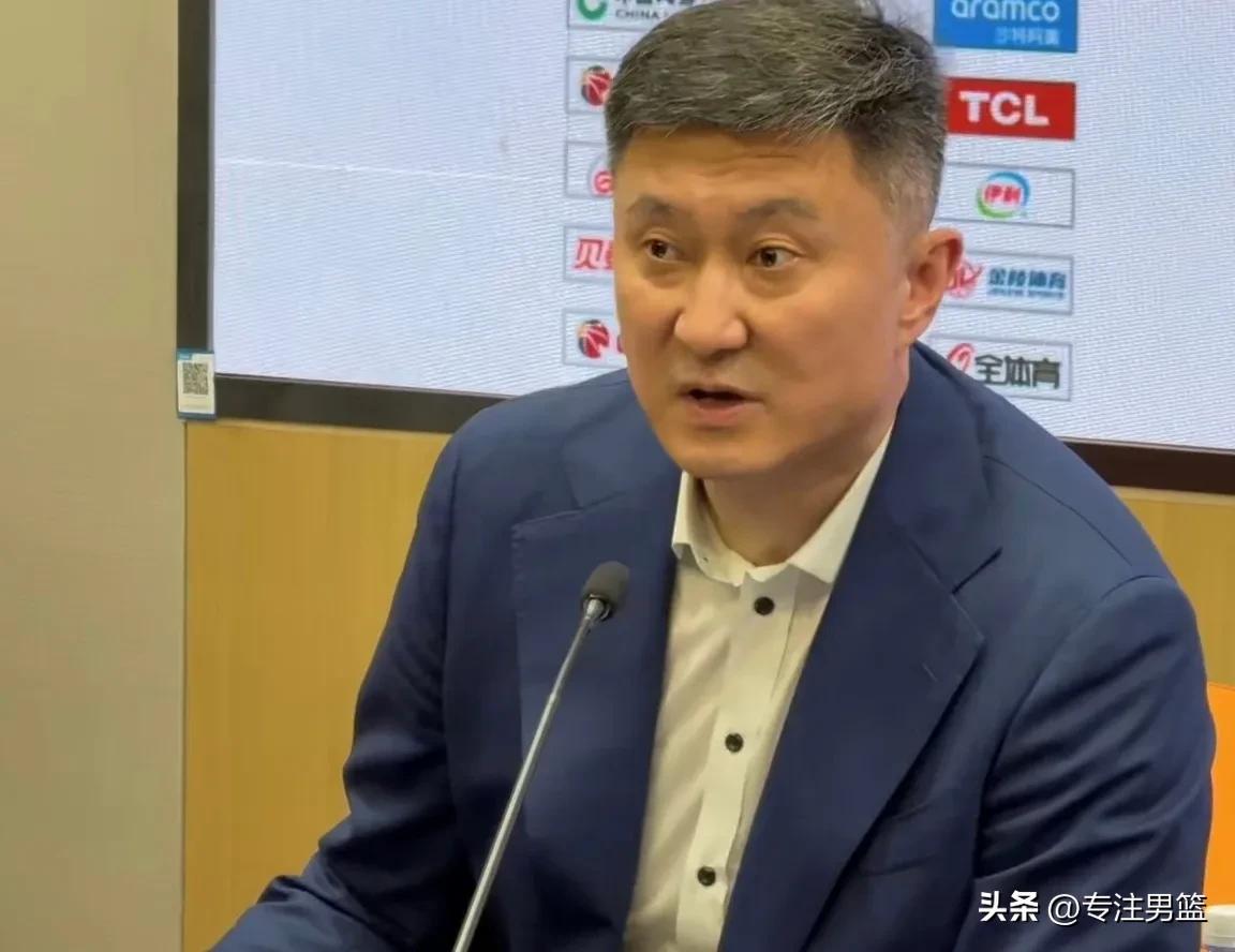 杜锋指导赛后确认已经在寻找大外援补强阵容：“目前还在观察中，需要能保护篮板、给球