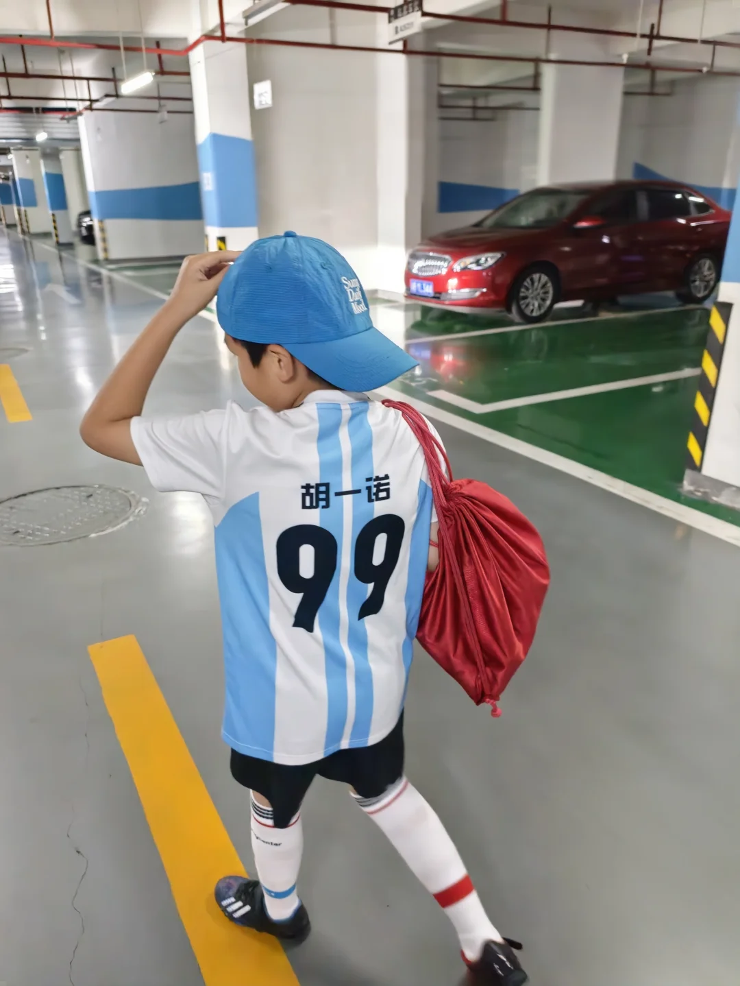 你们家练足球⚽的小黑伙子，都这么黑吗