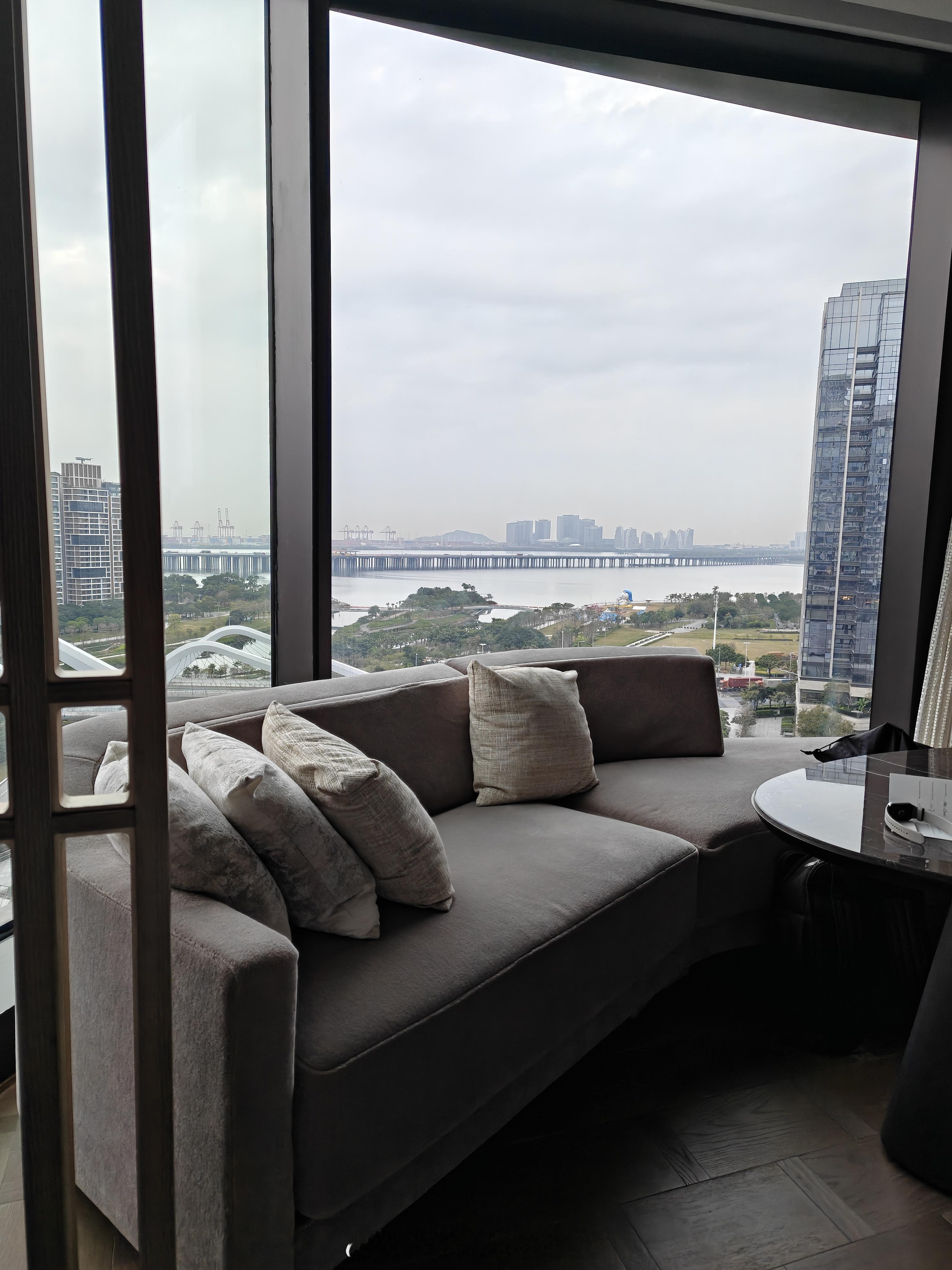 早，今天前海湾阴天多云☁️2025最后一天上班，准备回公司开会去