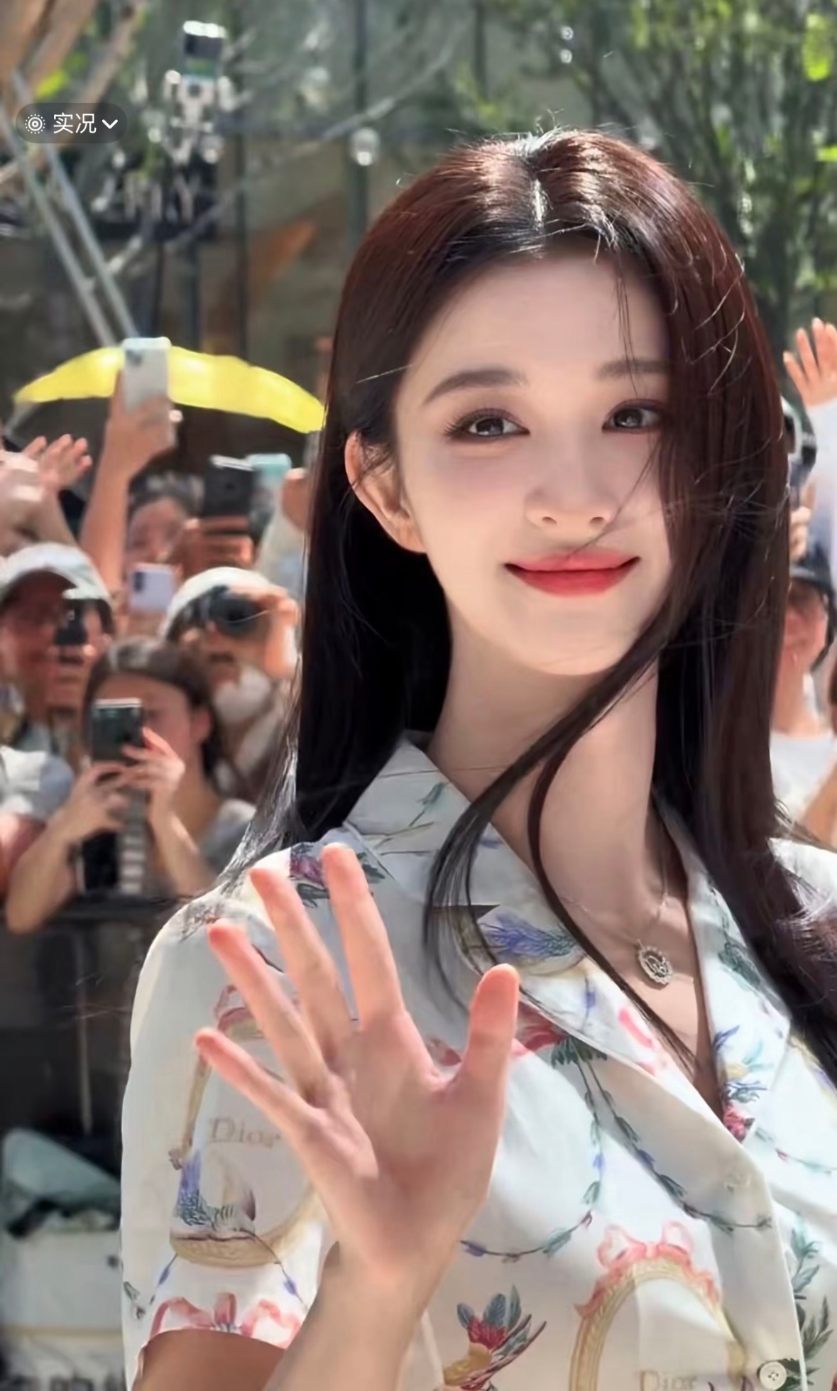 看到这张的时候 大脑突然就想感慨 内娱现役最美女明星之一….. 