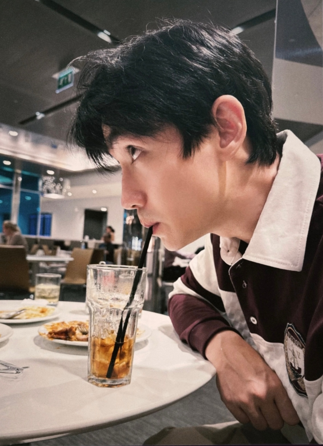 2026年收获满满的朱一龙，开心朱一龙 新年快乐 朱一龙 街头偶遇一只话筒