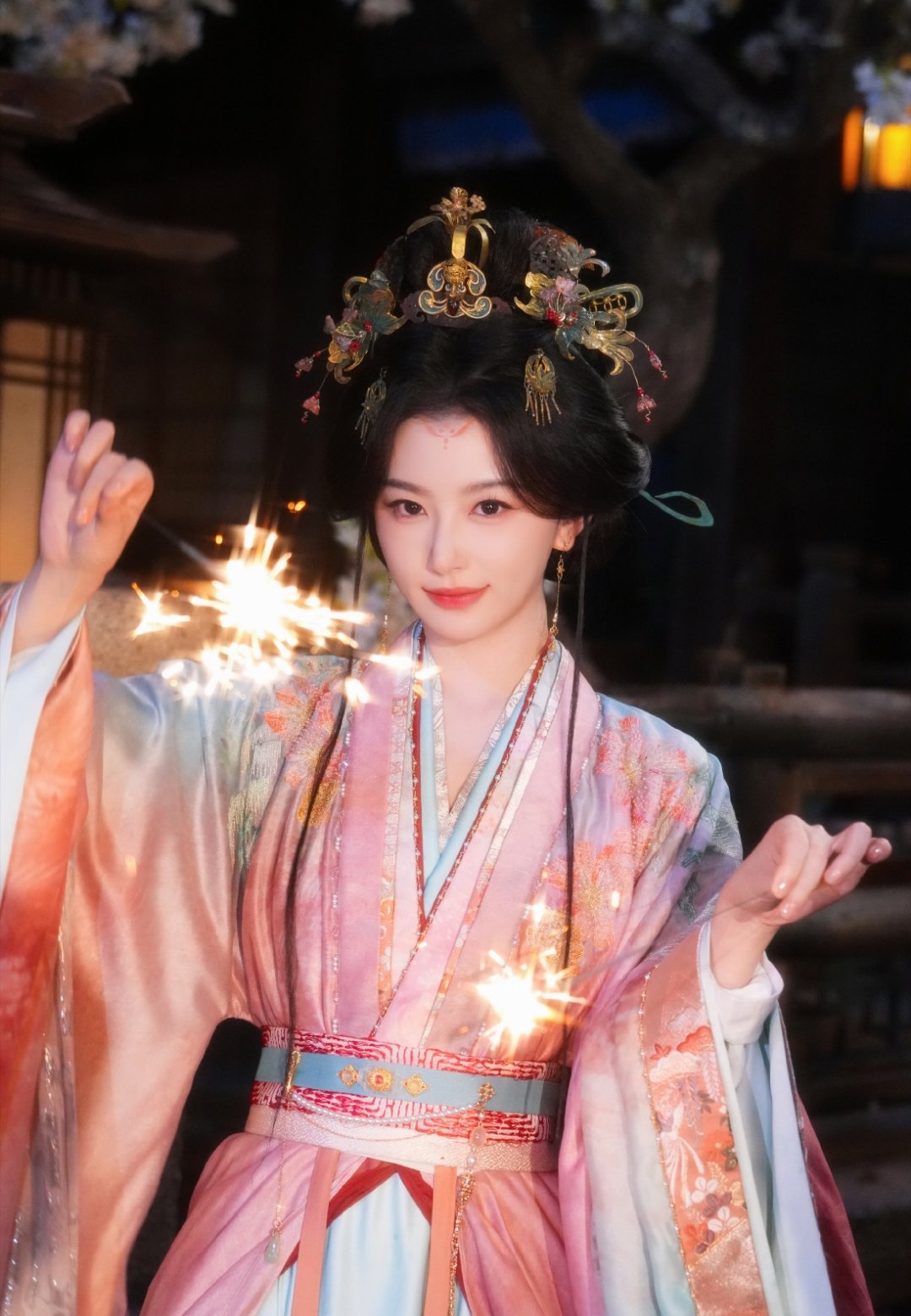 除夕快乐孔雪儿新的一年红红火火！祝你马年万事顺遂～发大财～ 