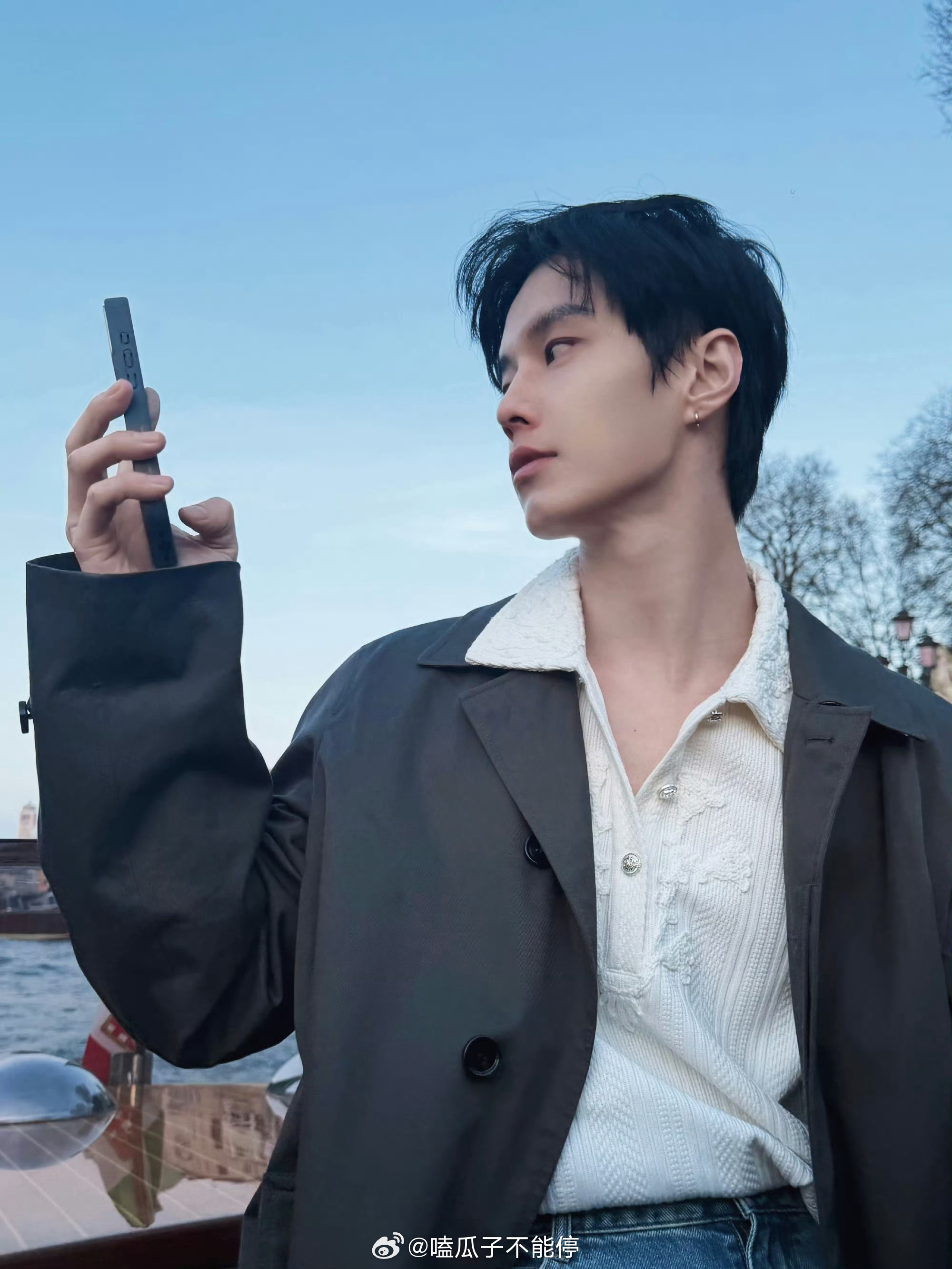 何与工作室就这样不声不响的又放出9宫格帅哥