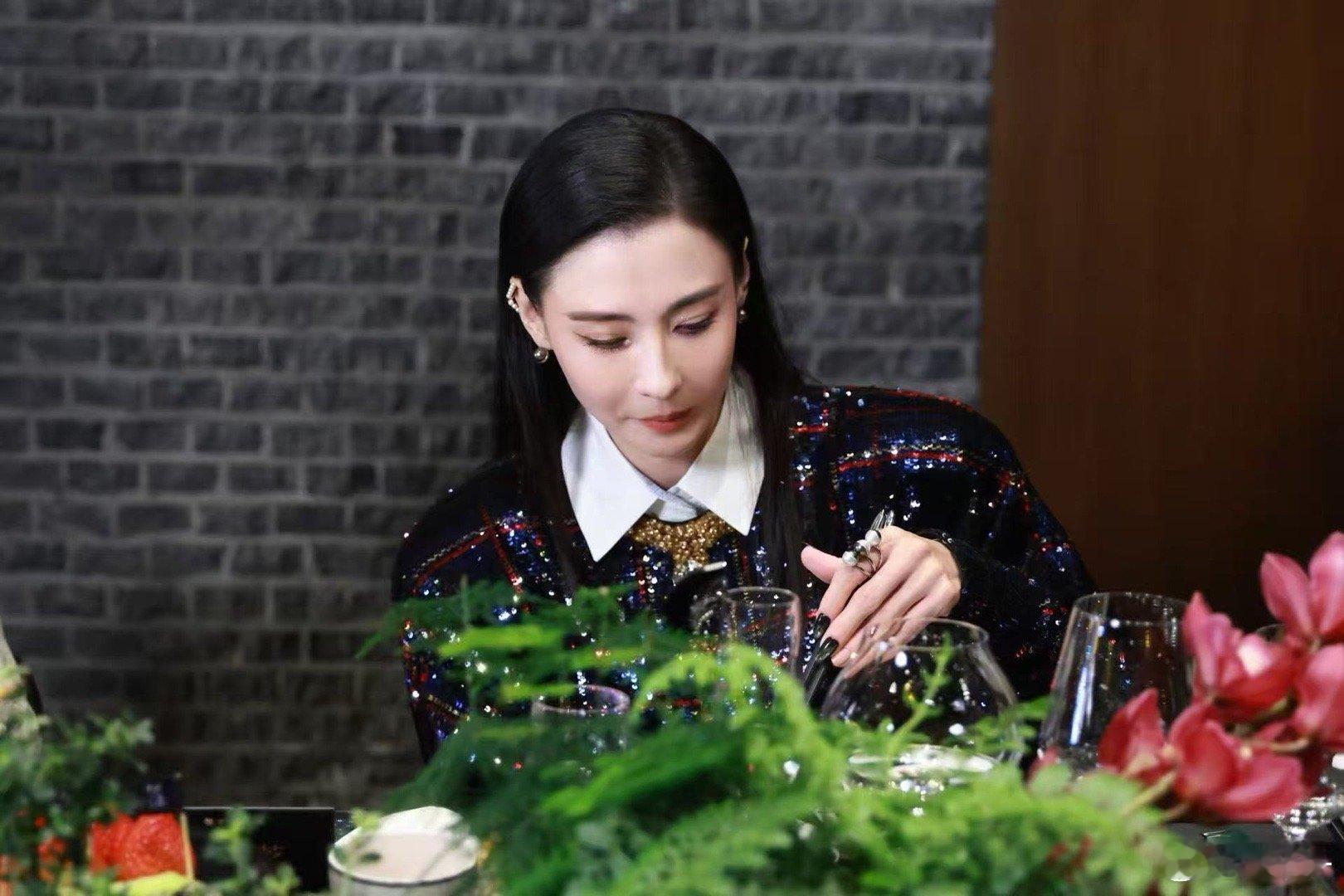 羡慕哭！美团黑钻会员能和张柏芝吃千元漂亮饭，上美团搜【黑钻体验官】冲！