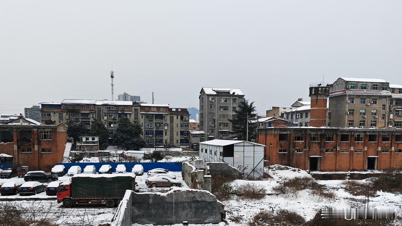 上联：风摇雪影梅香远
下联：月敞宫门玉兔来
         （下联是原创）
