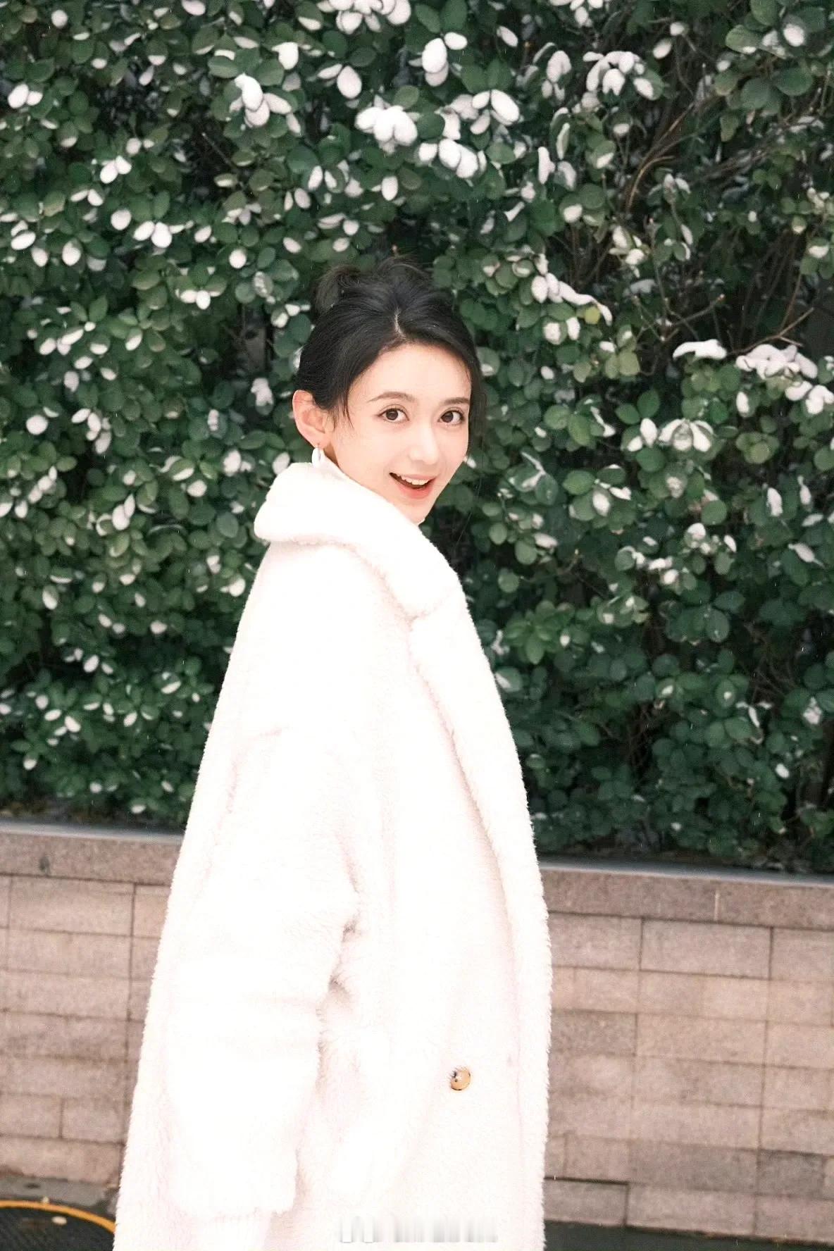 徐梓钧又年轻又漂亮，纯天然的脸，别说刘星爸爸高亚麟把持不住，换任何正常的男人都会