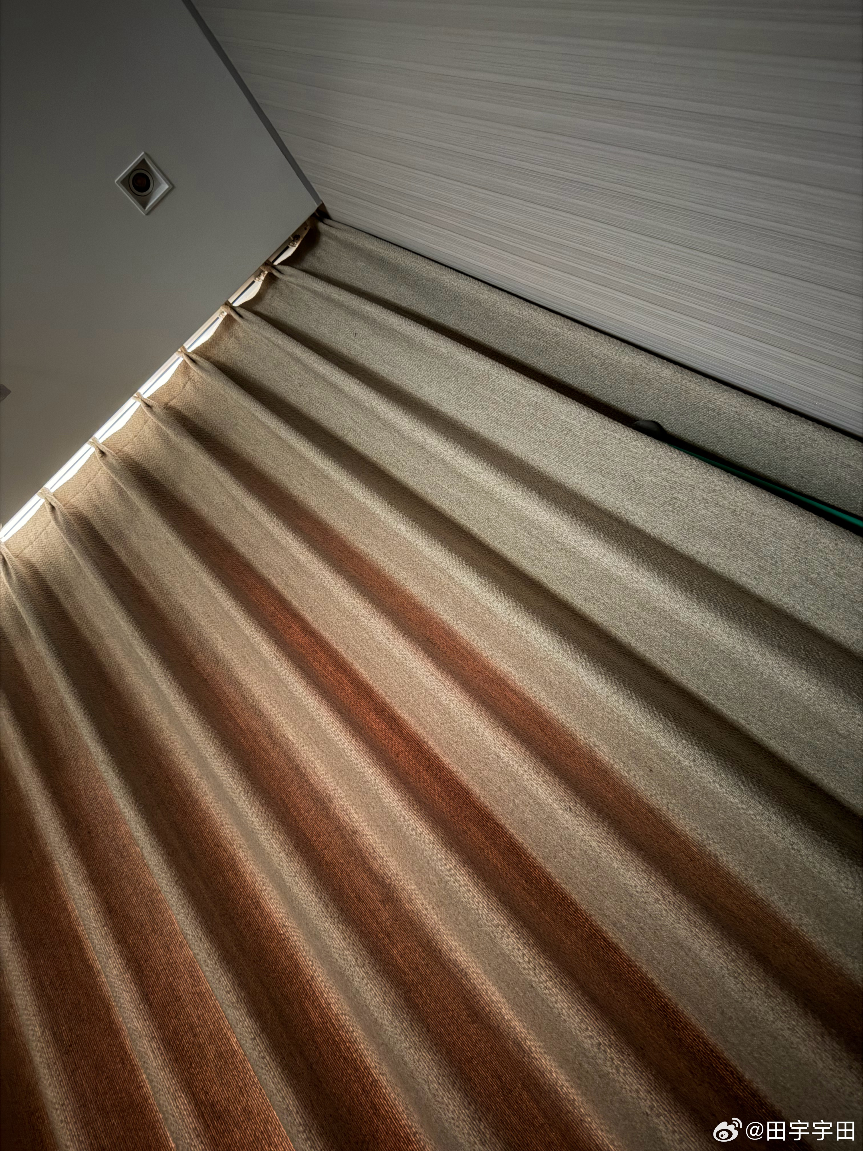 最晚12点多睡的，一觉睡到现在最近半年睡得最好一次！！从来不起夜，身体嘎嘎好早安