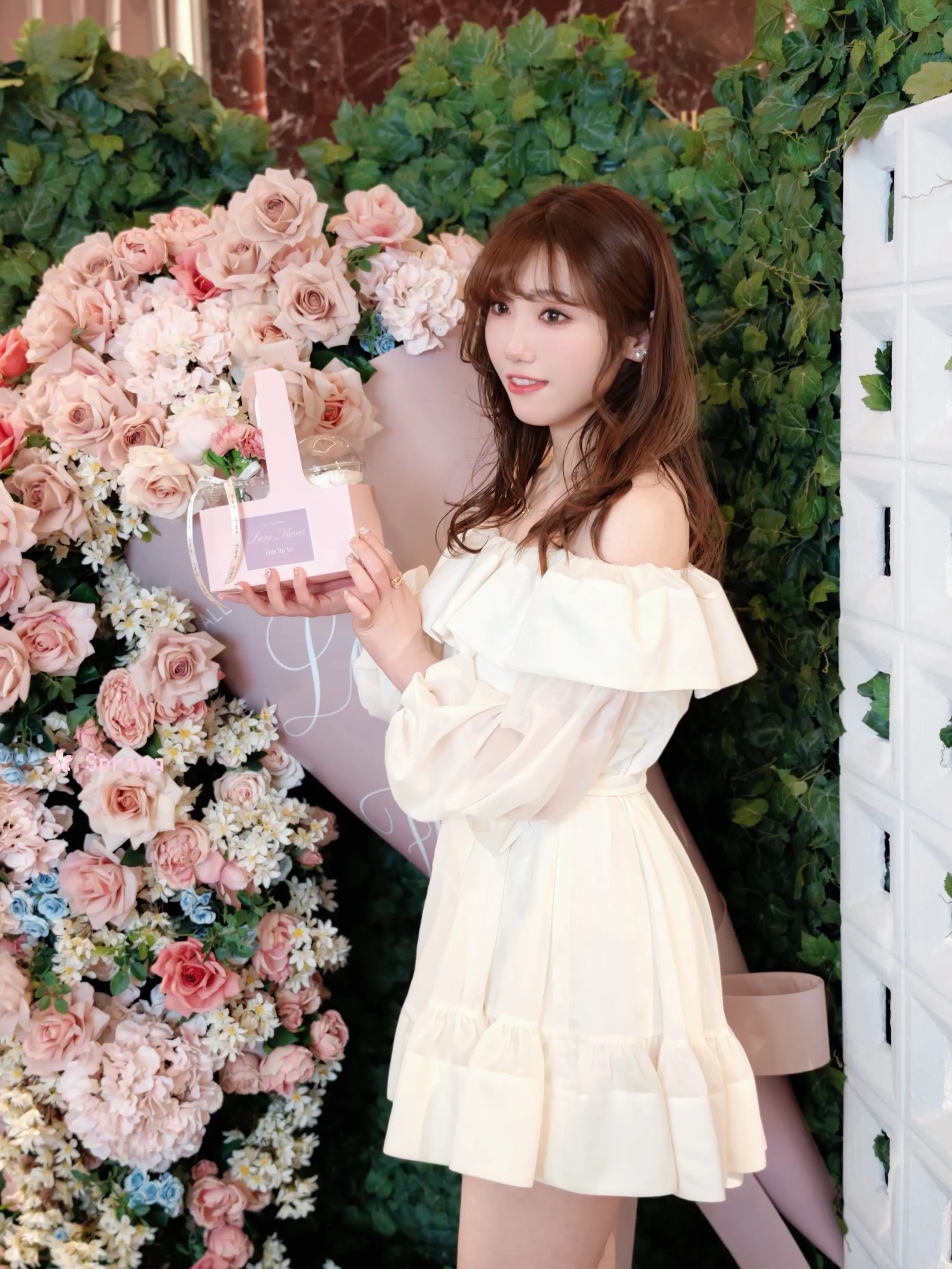 你一定等着我，捧着花去找你啦。