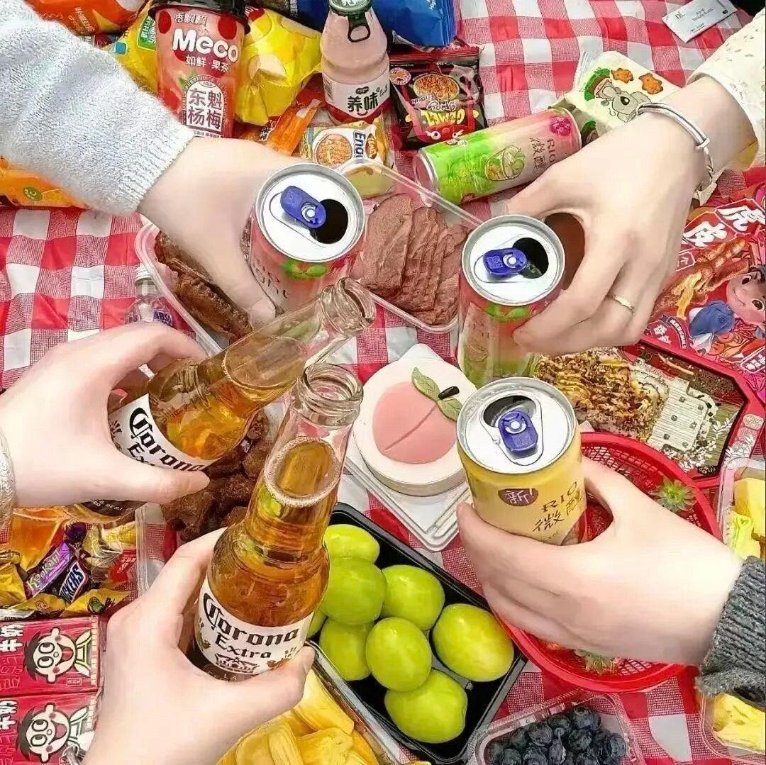 现在50%的困境都是微信余额不足导致的，剩下的50%是支付宝余额不足。 