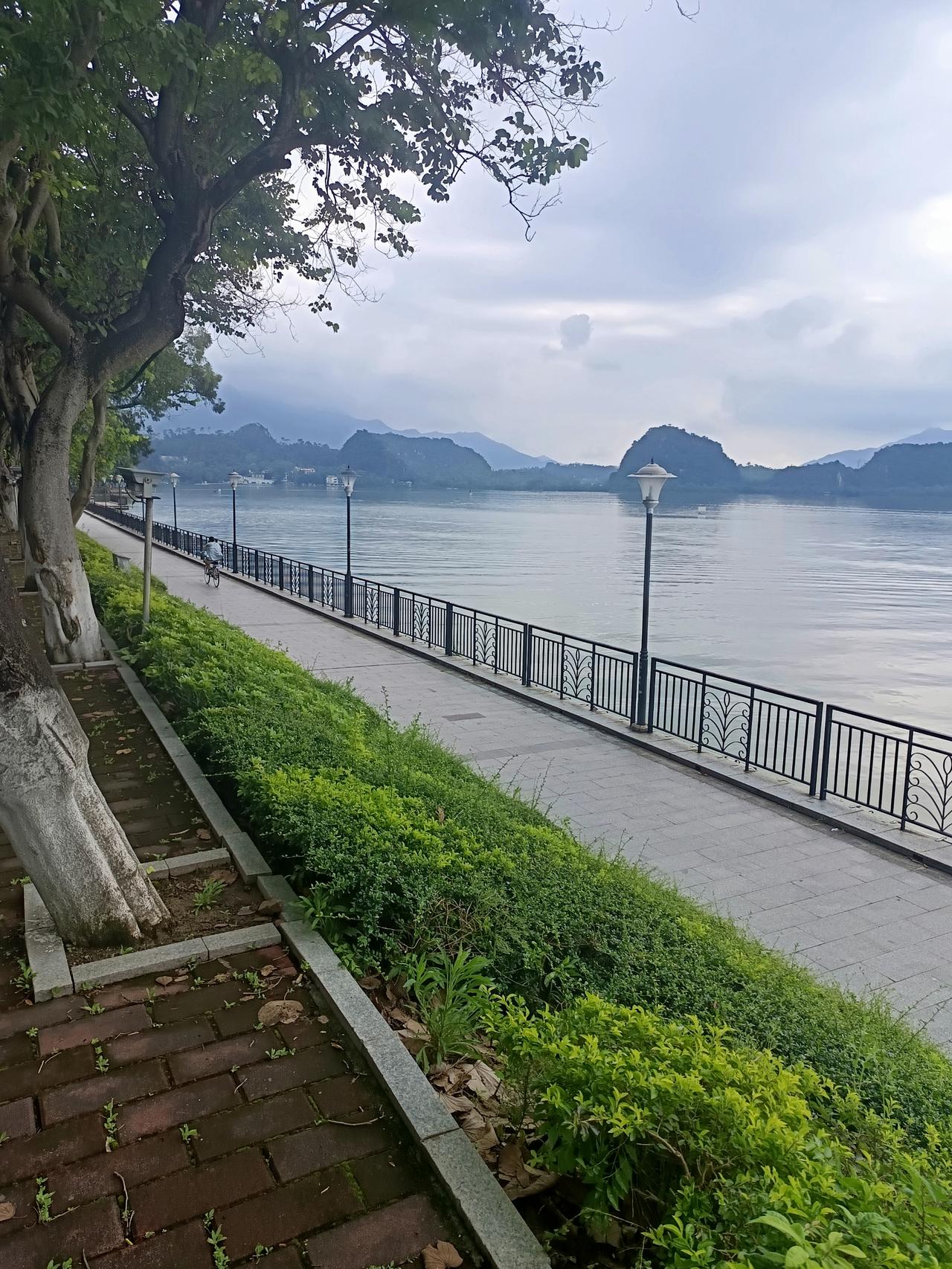 我终于知道了
为什么肇庆七星岩风景区是5A级风景区
却依然这么景色优美，空气清新