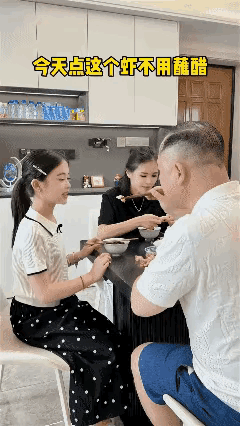 看把妈妈酸的牙都掉了[呲牙][呲牙]