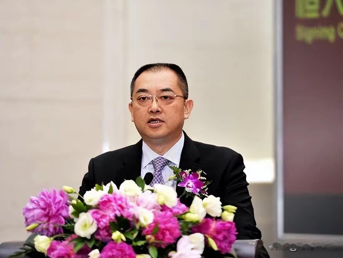 4. 恒大夏海钧现身美国加州 12岁儿子就读当地私立学校：恒大二号人物夏海钧，曾