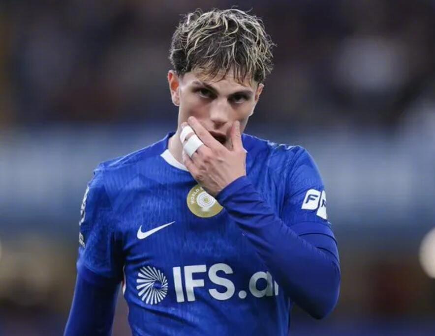 【罗马诺：切尔西仍愿相信加纳乔，但今夏也会考虑签下新边锋】著名记者罗马诺更新了个