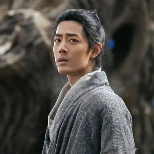 肖战为拍《得闲谨制》付出诸多努力，令人动容。

为贴合角色职业，他提前两个月深入