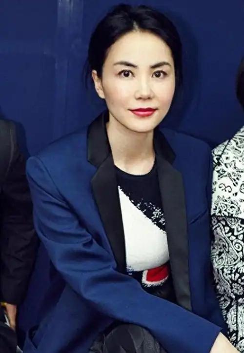 2026马年春晚临近，王菲或将第六次登上这个国家级舞台的传闻甚嚣尘上，引发全民期