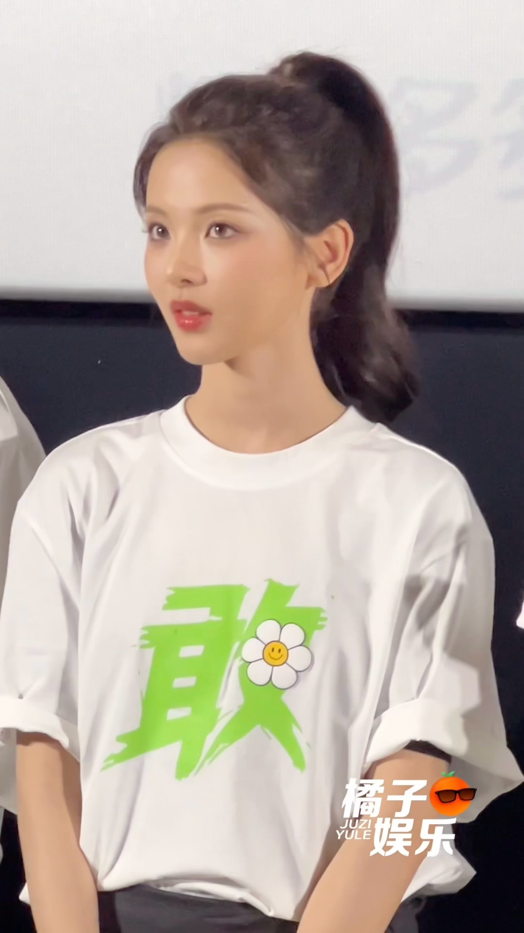 好完美的一颗头，好完美的脸蛋，好完美的妆容干净利落扎马尾的青春女大杨超越好完美的