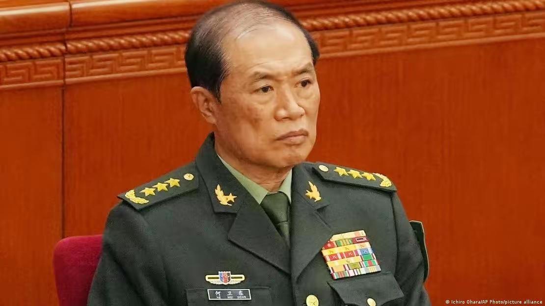 军报四连击剑指军内蛀虫，这哪里是普通整肃，分明是强军路上的清障决战，更是备战前的